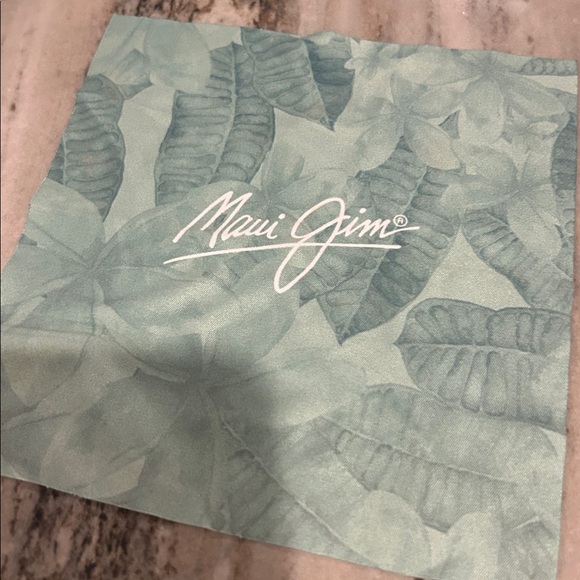 Maui Jim Women’s brown Sunglasses with Case good condition - Picture 2 of 9